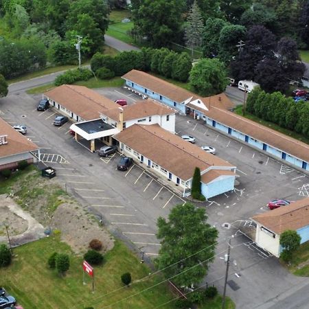 Parkway Inn Vestal Exterior photo