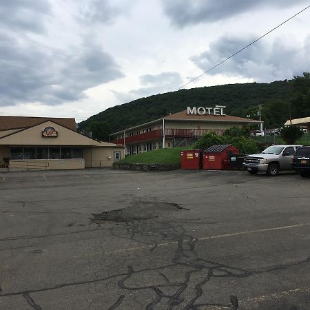Parkway Inn Vestal Exterior photo